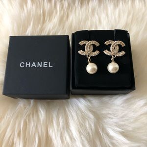 Chanel Earrings Pearls